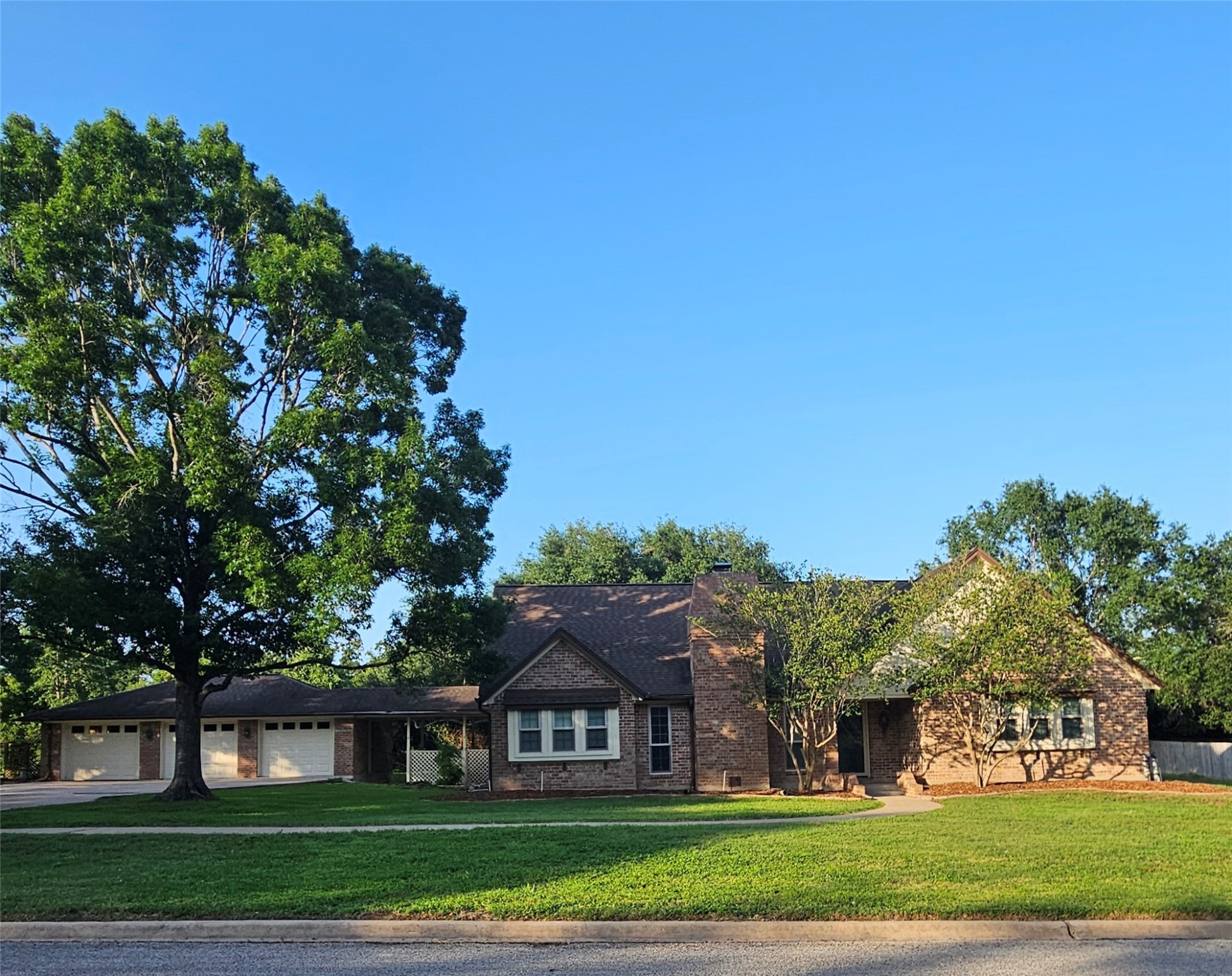 122 Briarwood Lane Bellville TX 77418