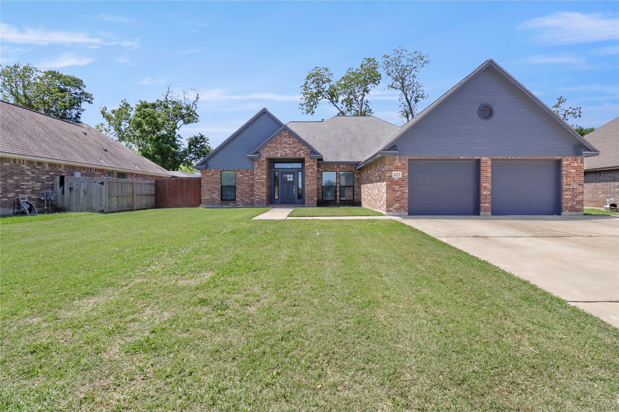 207 Oyster Bend Lane Lake Jackson TX 77566