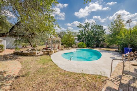 1101 Clark Street Yoakum TX 77995