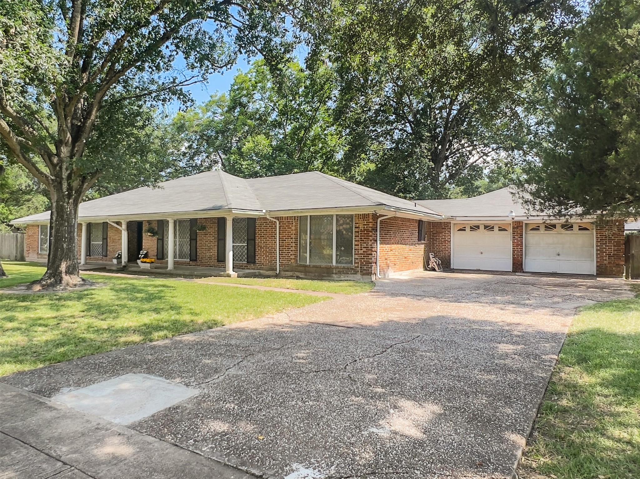 5038 Bricker Street Houston TX 77033