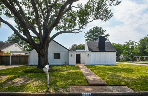 1915 Mission Creek Circle Houston TX 77084
