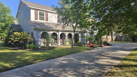 614 Brook Hollow Drive Conroe TX 77385