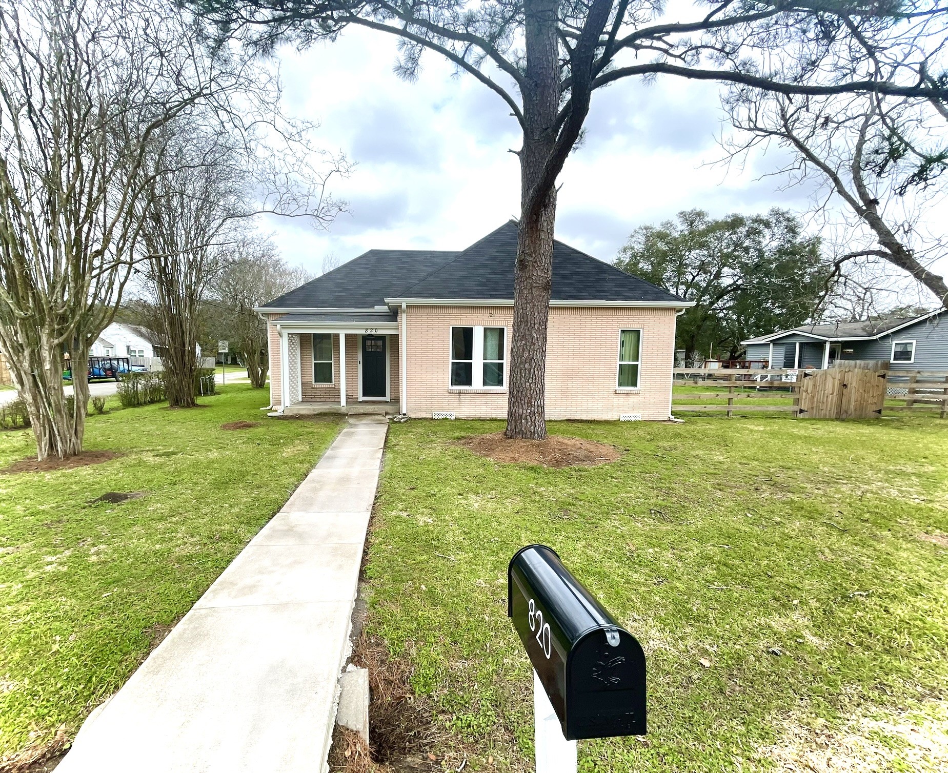 820 W Cleveland Street Alvin TX 77511