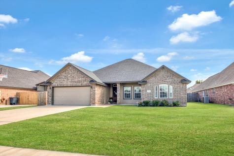 105 Adams Street Clute TX 77531