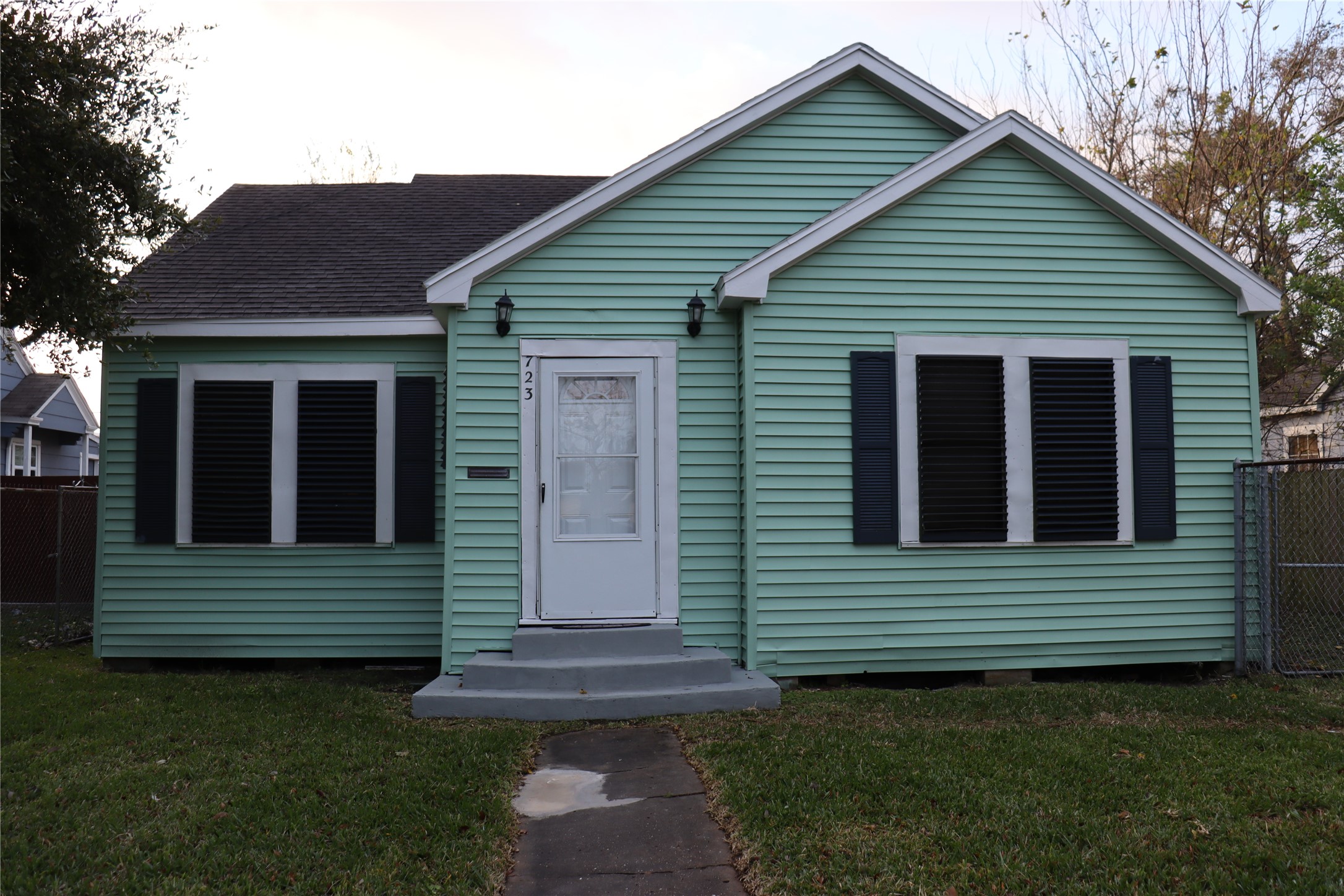 723 10th Avenue N Texas City TX 77590