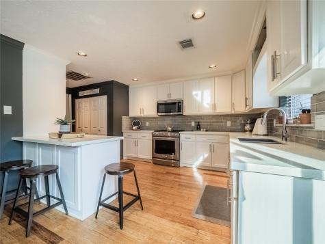 1917 Lori Court Seabrook TX 77586