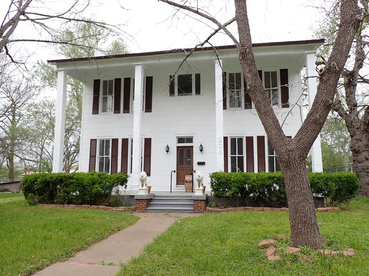 206 W 1st Street Wharton TX 77488