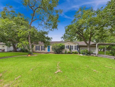 305 W Converse Street Weimar TX 78962