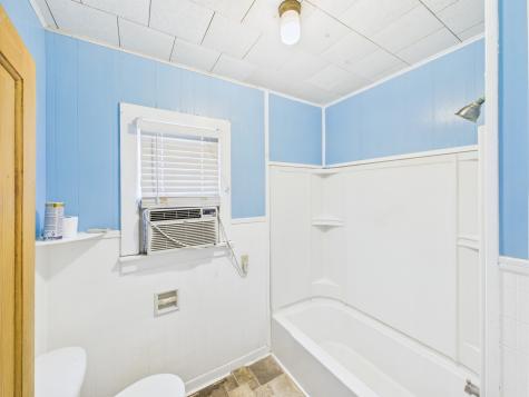 305 W Converse Street Weimar TX 78962