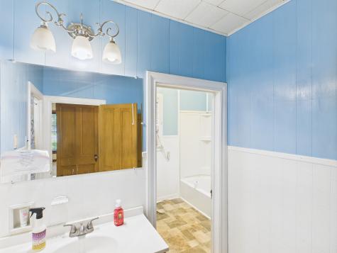 305 W Converse Street Weimar TX 78962