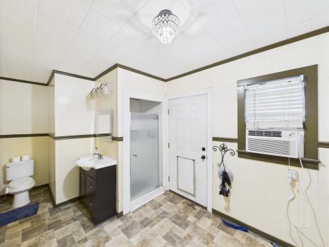 305 W Converse Street Weimar TX 78962