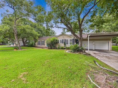 305 W Converse Street Weimar TX 78962