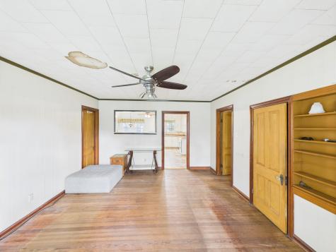 305 W Converse Street Weimar TX 78962