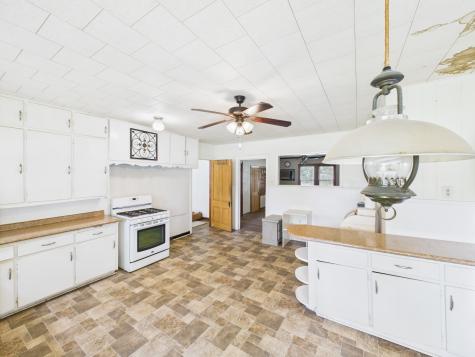 305 W Converse Street Weimar TX 78962