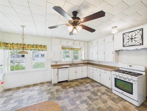 305 W Converse Street Weimar TX 78962