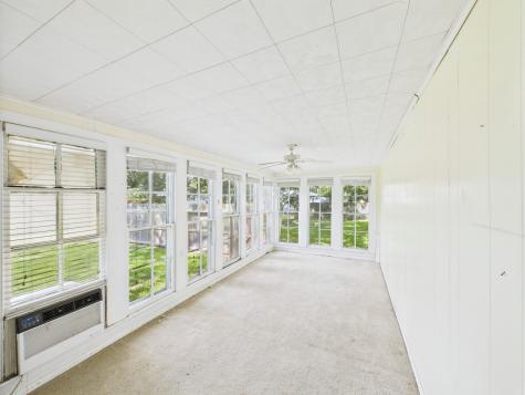 305 W Converse Street Weimar TX 78962
