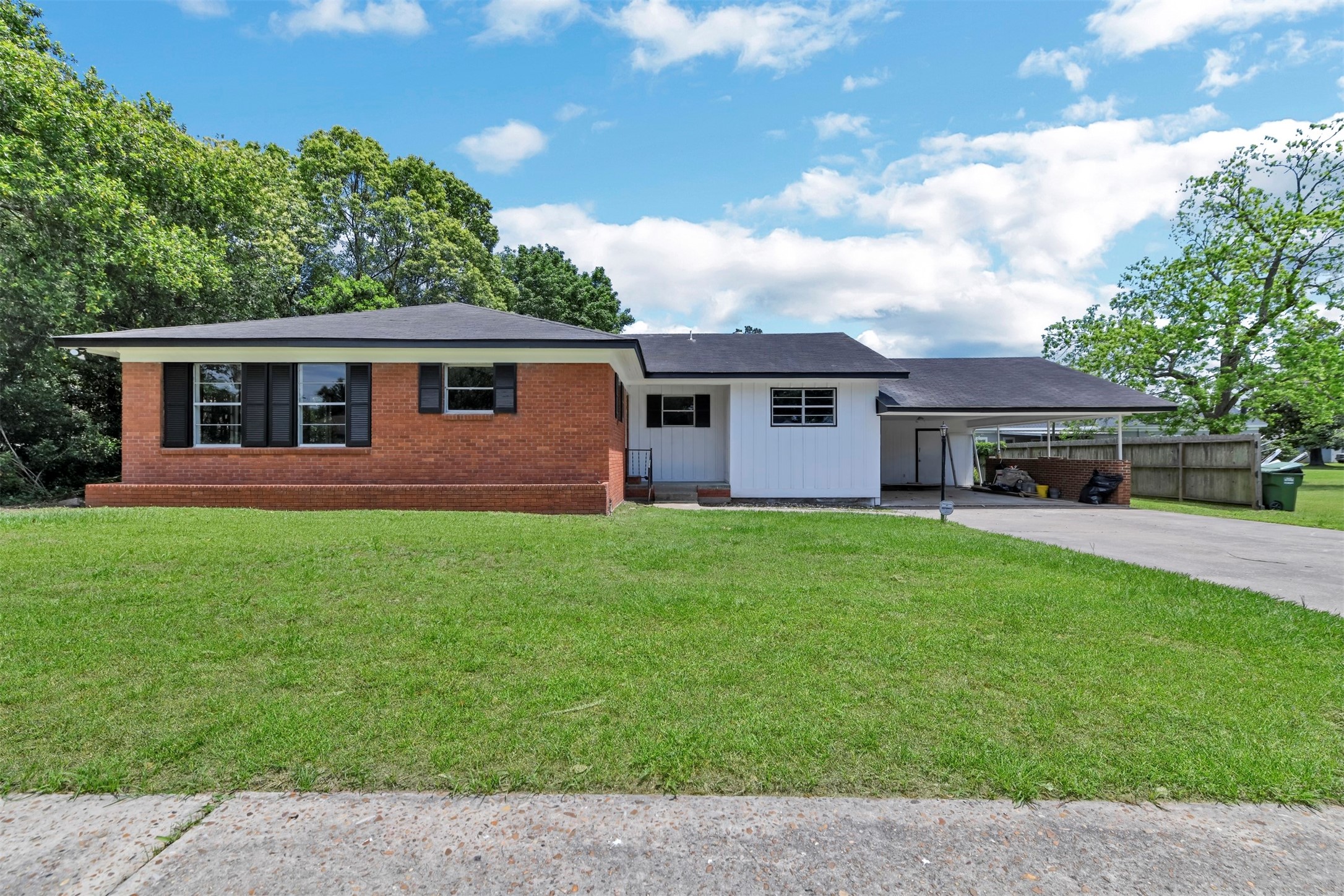 616 Crockett Street Liberty TX 77575