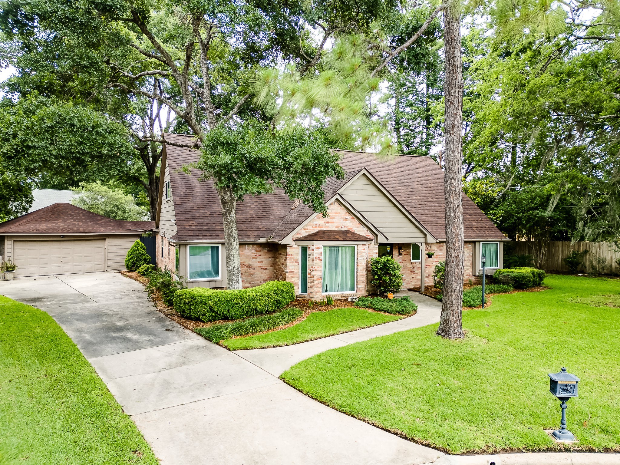 1002 Lodgehill Lane Houston TX 77090