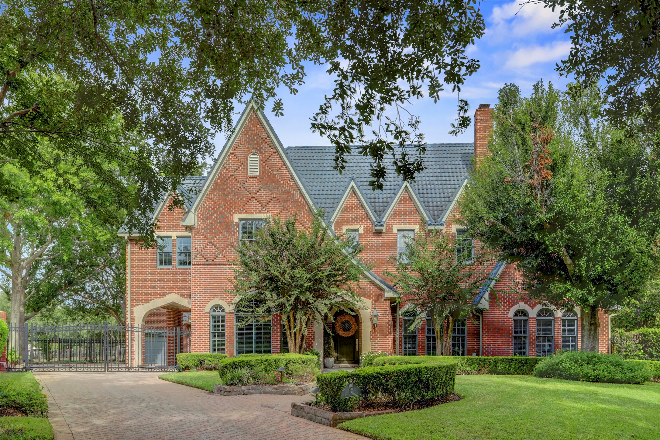12 Du Pont Circle Sugar Land TX 77479