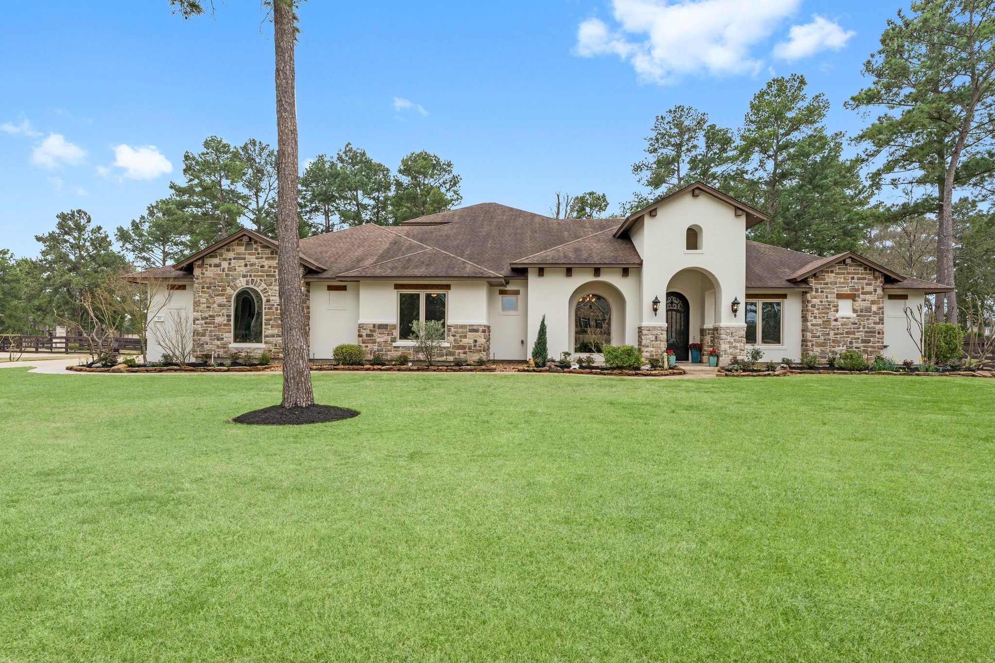 22 Royal King Road Tomball TX 77377