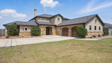 224 Creekwood Drive Gonzales TX 78629