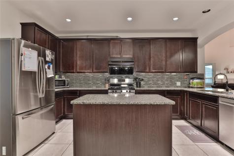 107 Forest Bend Court Clute TX 77531