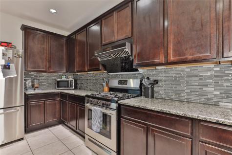 107 Forest Bend Court Clute TX 77531