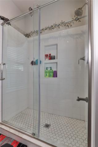 107 Forest Bend Court Clute TX 77531