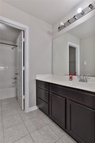 107 Forest Bend Court Clute TX 77531