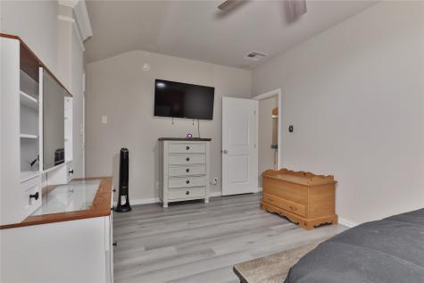 107 Forest Bend Court Clute TX 77531