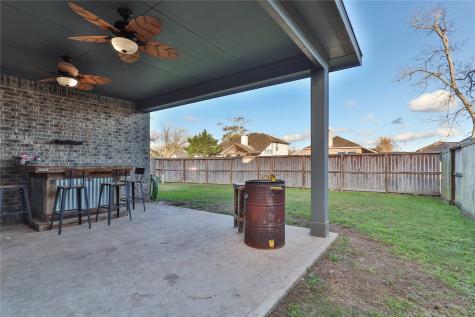 107 Forest Bend Court Clute TX 77531