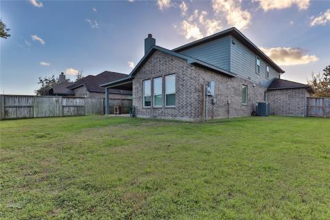107 Forest Bend Court Clute TX 77531