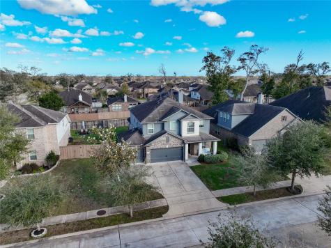 107 Forest Bend Court Clute TX 77531