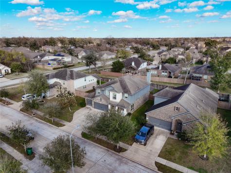 107 Forest Bend Court Clute TX 77531