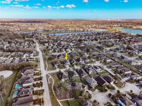 107 Forest Bend Court Clute TX 77531