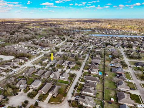 107 Forest Bend Court Clute TX 77531