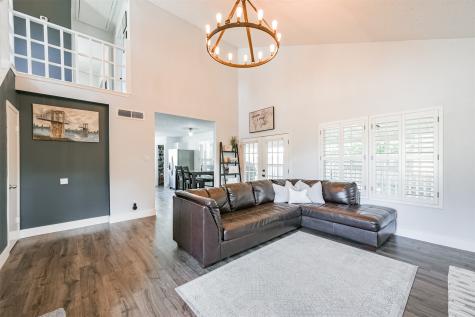 1127 E Belgravia Drive Pearland TX 77584