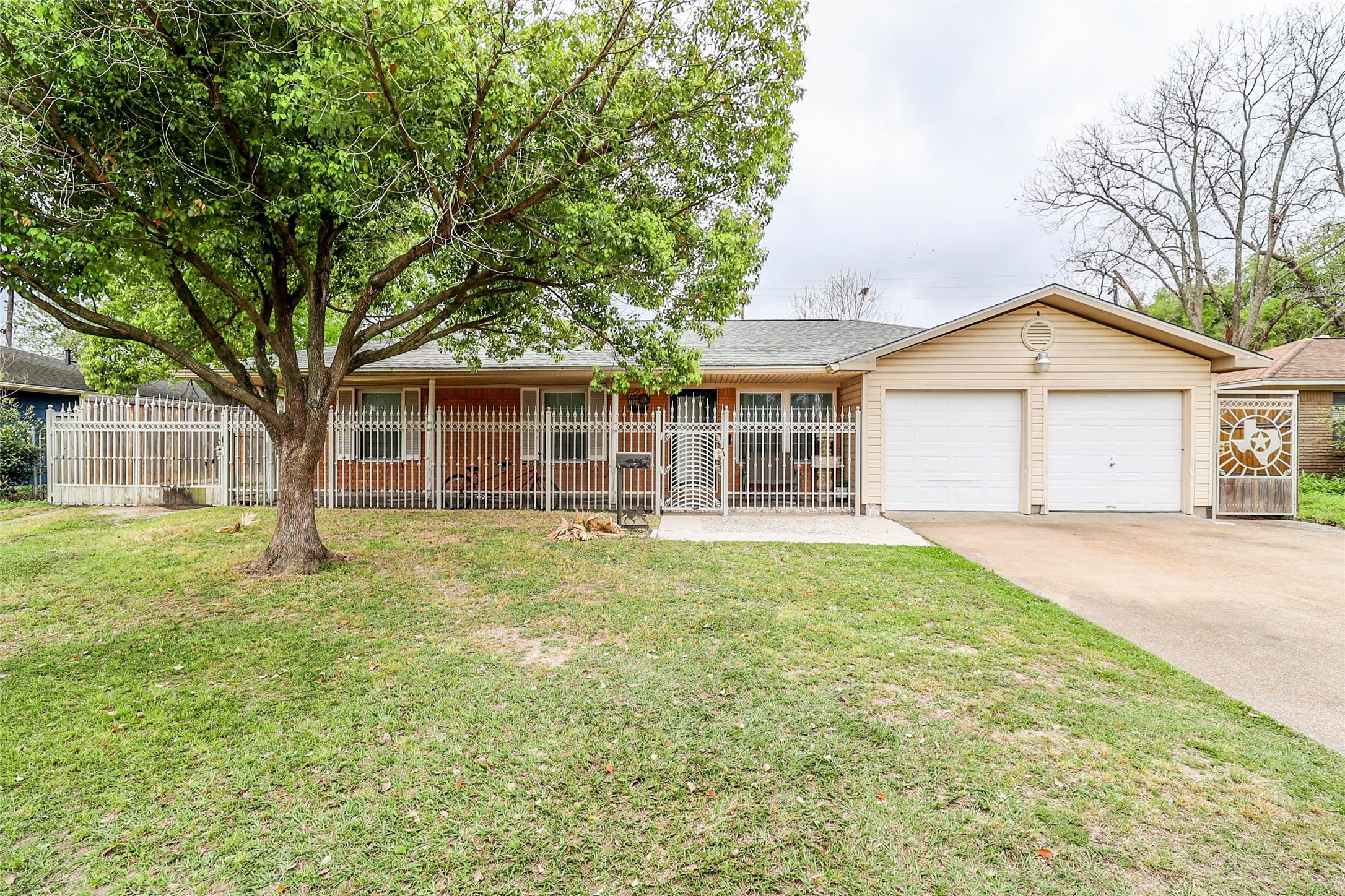 807 Saddle Rock Drive Houston TX 77088