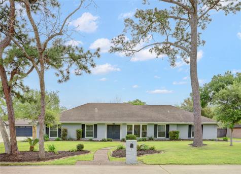 7 Earlham Drive Friendswood TX 77546