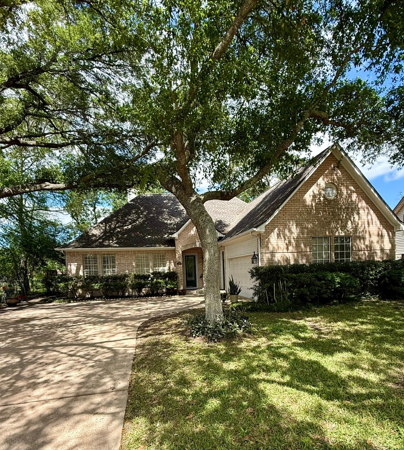 222 W Castle Harbour Drive Friendswood TX 77546