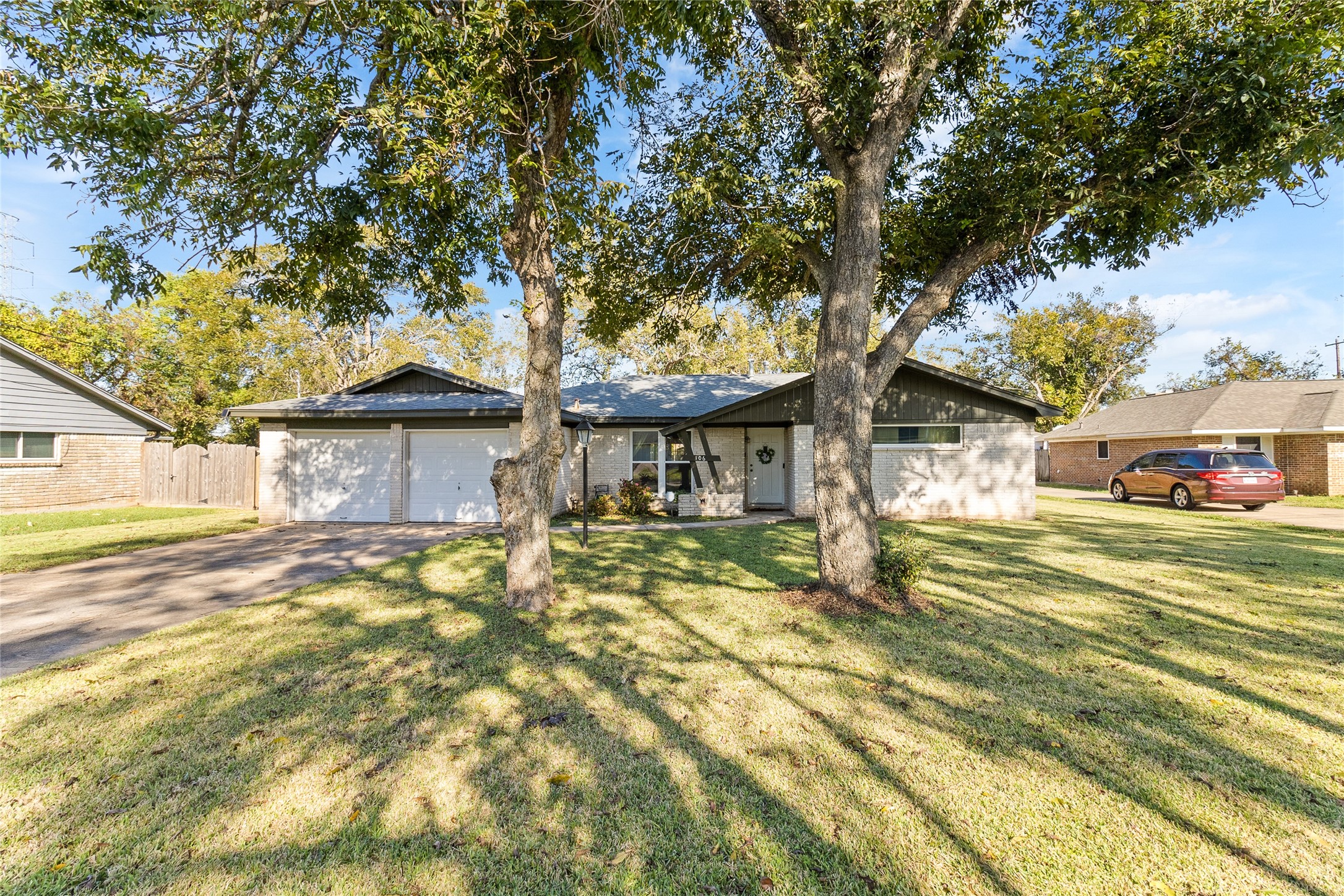 106 Southern Oaks Drive Lake Jackson TX 77566