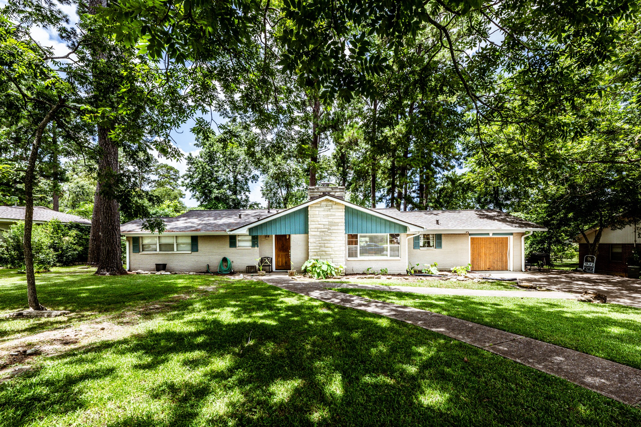 2022 Avenue Q Huntsville TX 77340