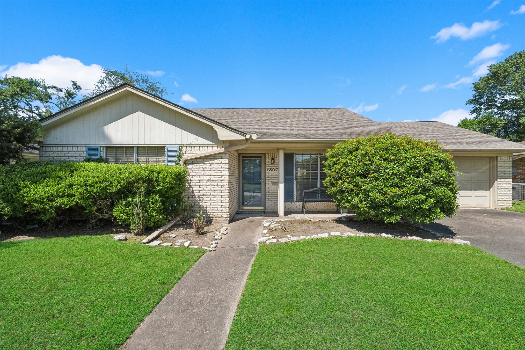 1307 Foxwood Road Houston TX 77008