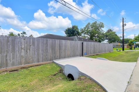 2934 Robertson Street Houston TX 77009