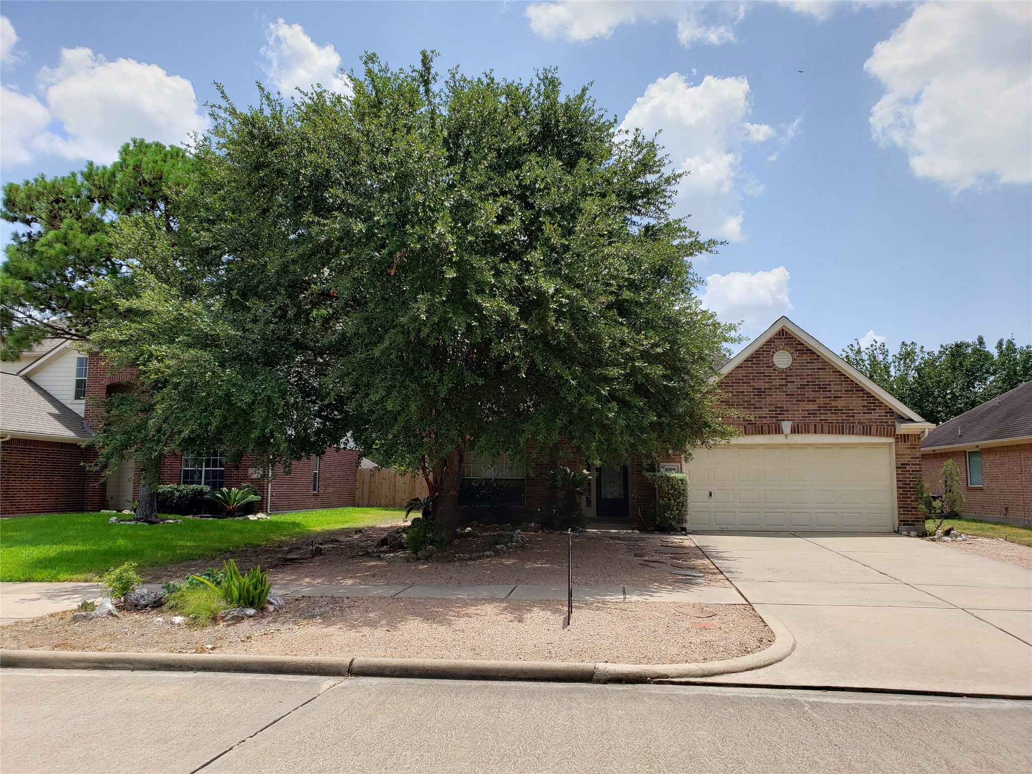 8906 Green Castle Way Houston TX 77095