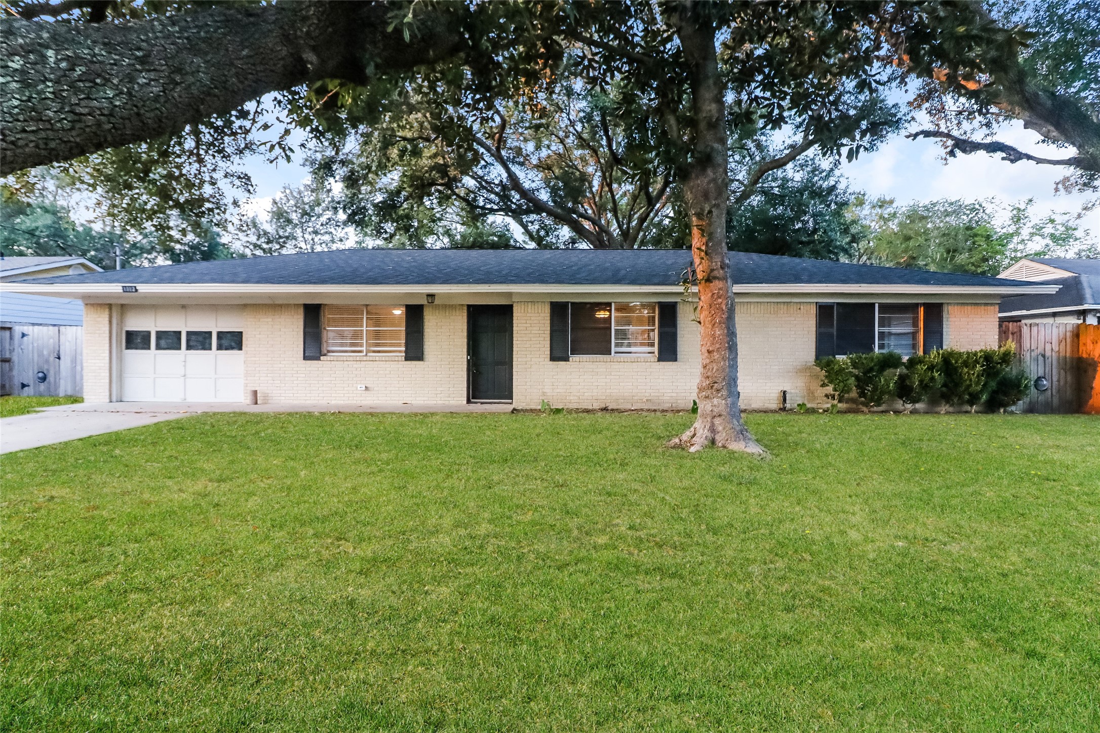 1912 W Lang Street Alvin TX 77511