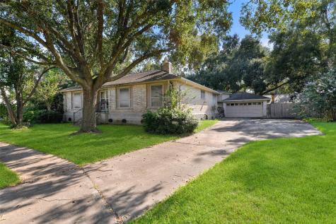 705 Doral Court Friendswood TX 77546