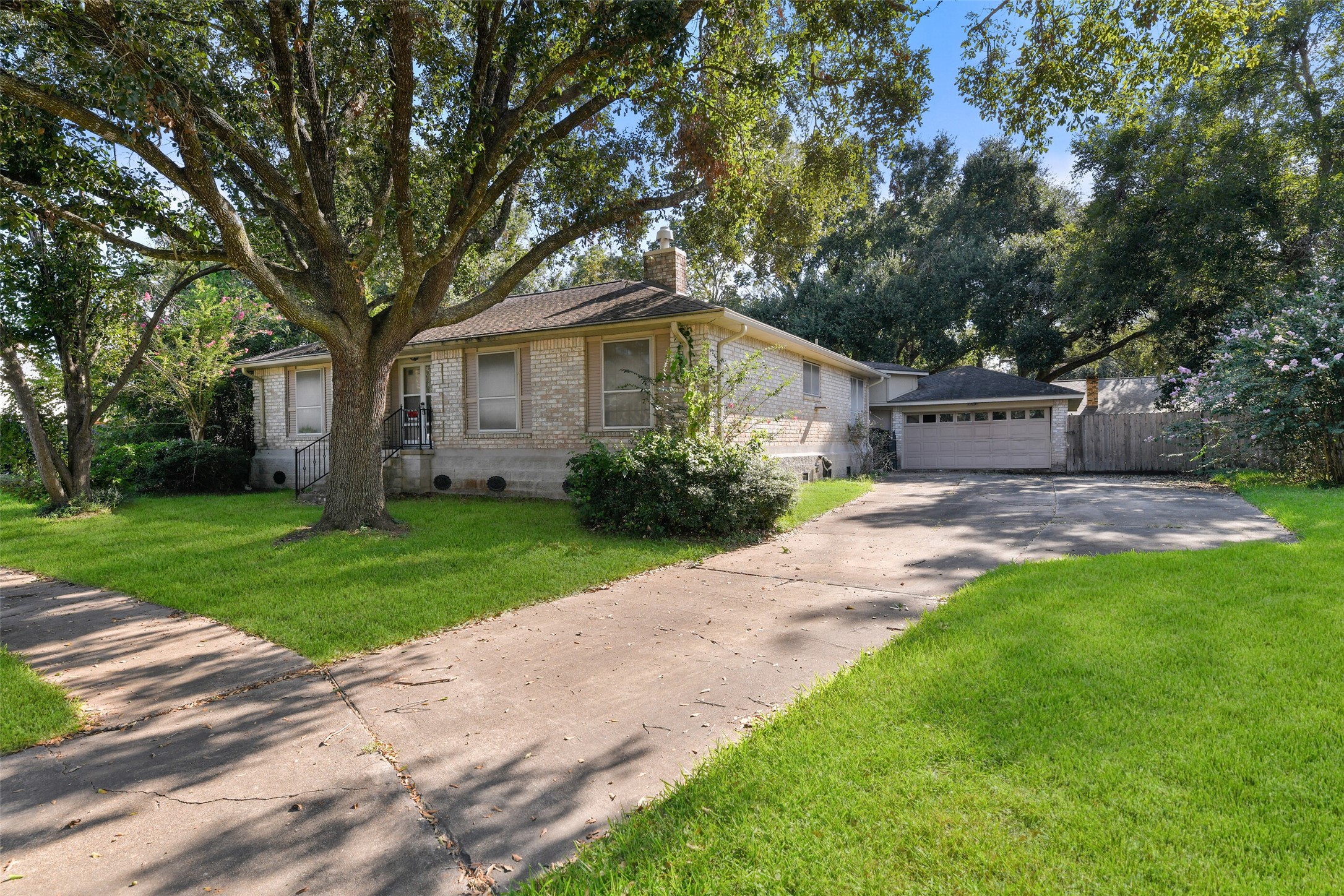 705 Doral Court Friendswood TX 77546