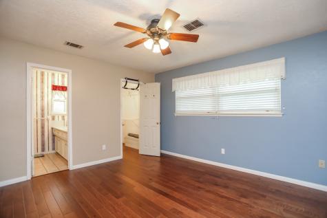 1809 Lazy Creek Lane Pearland TX 77581
