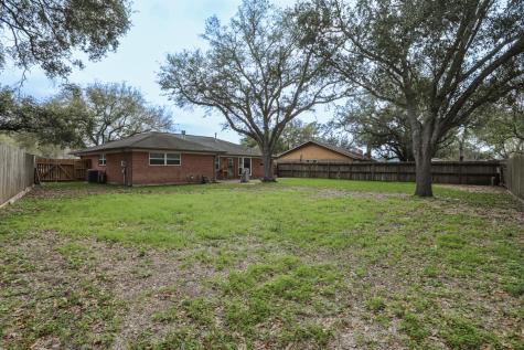 1809 Lazy Creek Lane Pearland TX 77581